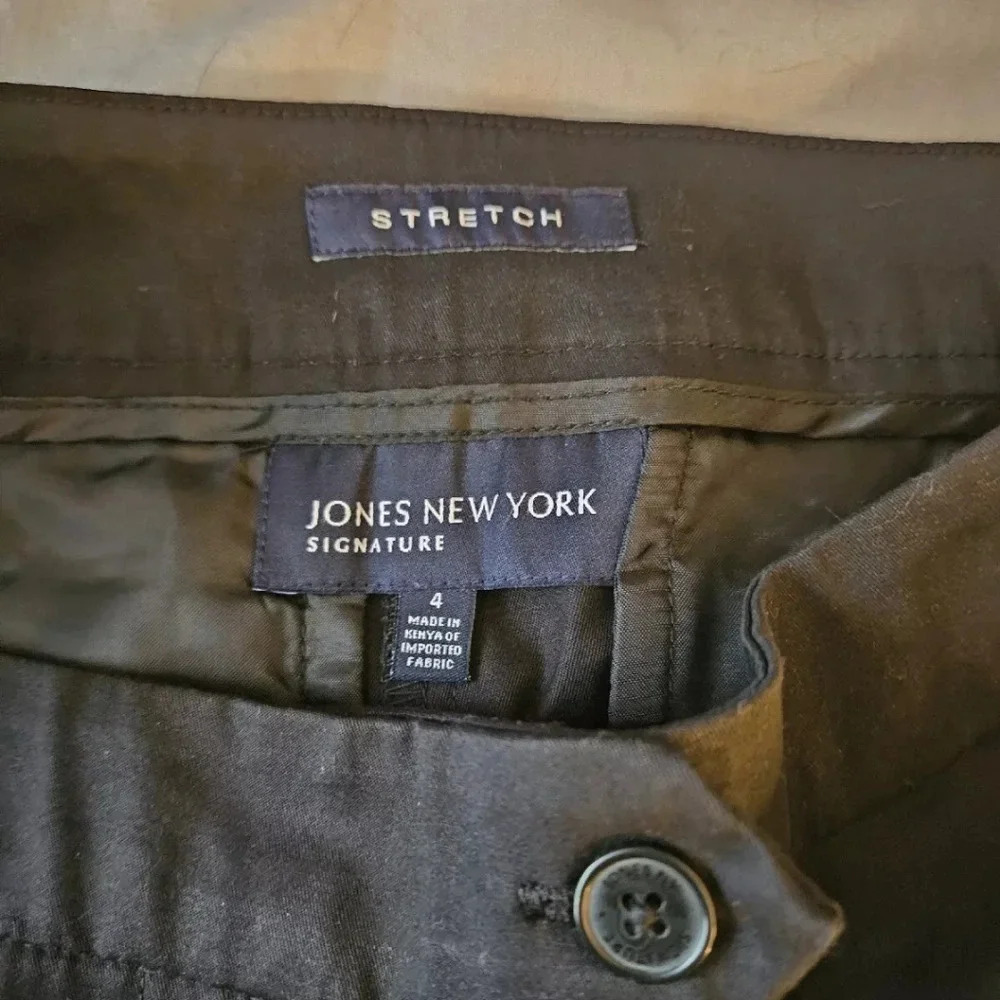 Brand New W Tags JONES New York Stretch Black Bermuda Sutton Shorts, Size 4 - Picture 3 of 4